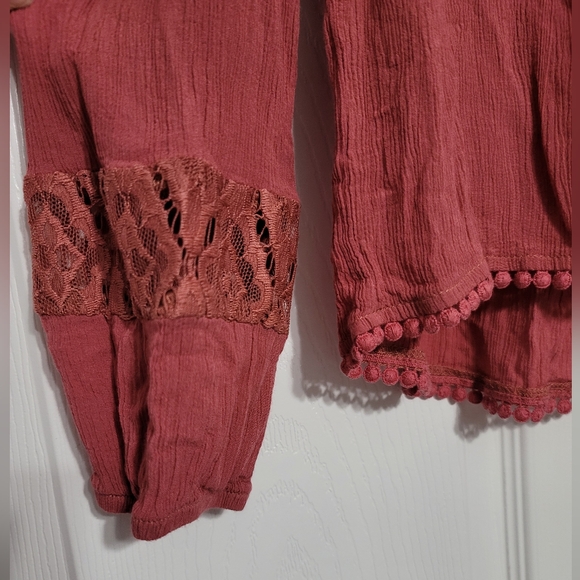 Rewind Womens Pink Long Sleeve Cold Shoulder Pullover Blouse Top Size Medium - Picture 3 of 9